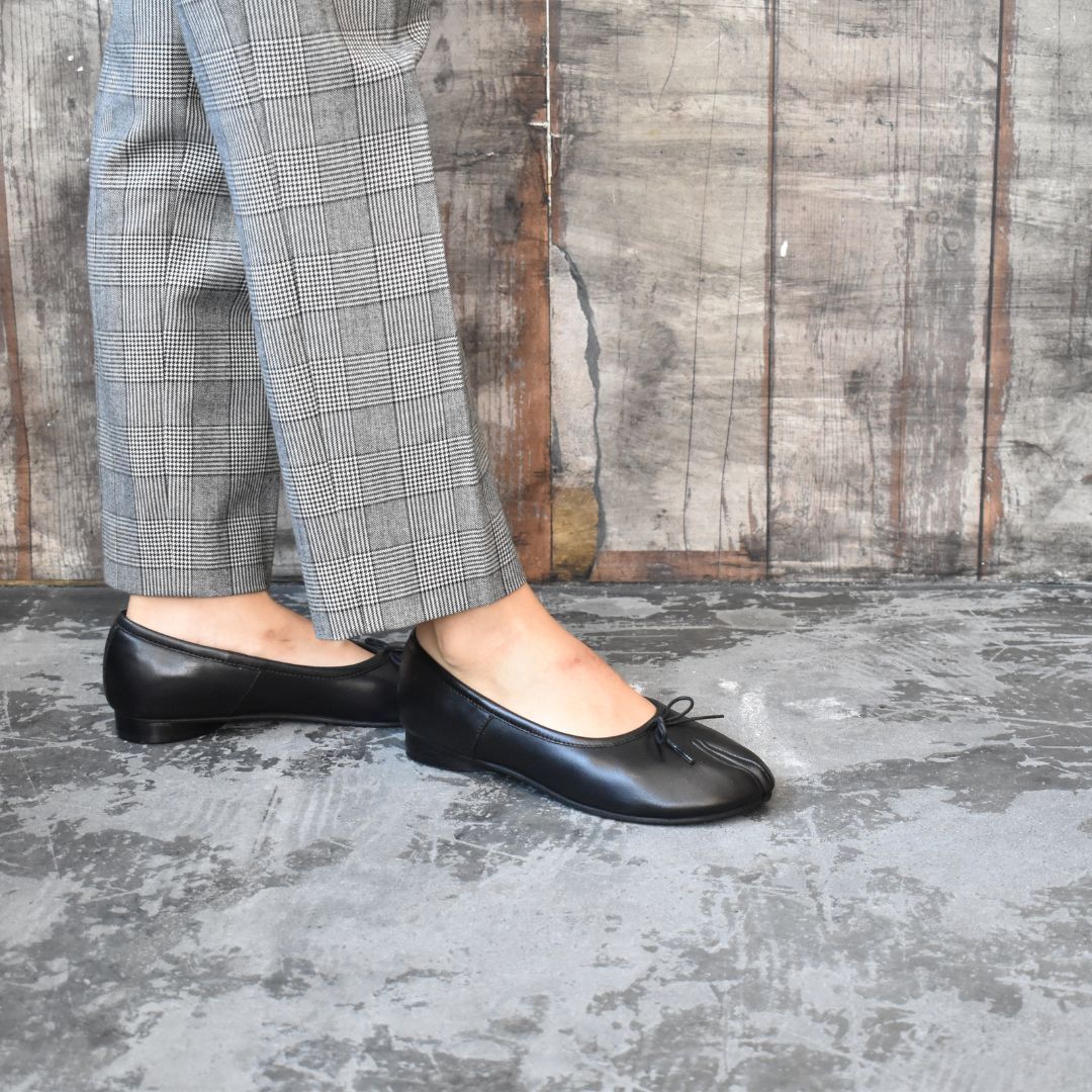 ユウコイマニシプラス yuko imanishi+ yuko imanishi+ 足袋デザインバレエシューズ