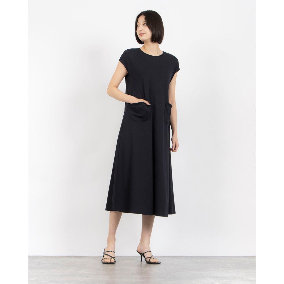 Motomachi Zelaal Motomachi Zelaal Linen Blend Pique Jersey Flare Silhouette Dress Motomachi Zelaal Motomachi Zelaal Linen Blend Pique Jersey Flare Silhouette Dress