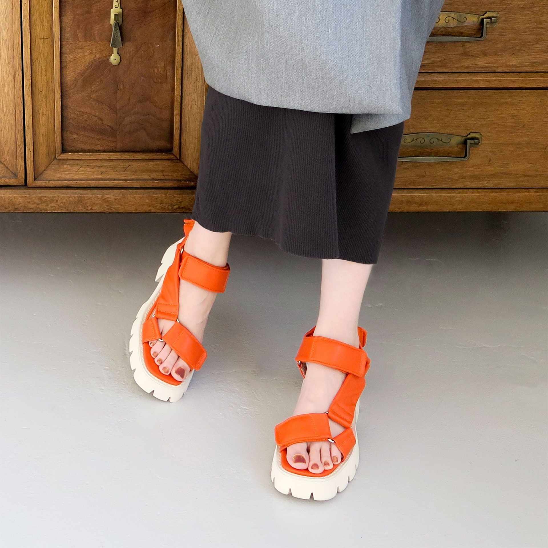 エンチャンテッド enchanted チャンキーソールスクエアリングベルクロサンダル,オレンジ