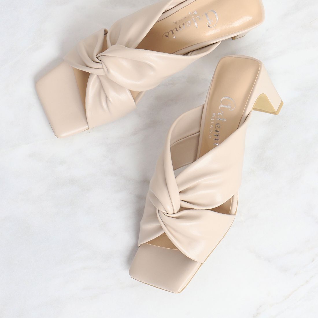 アルテミス バイ ダイアナ artemis by DIANA クロスデザインギャザーミュール,アイボリー合皮スムース