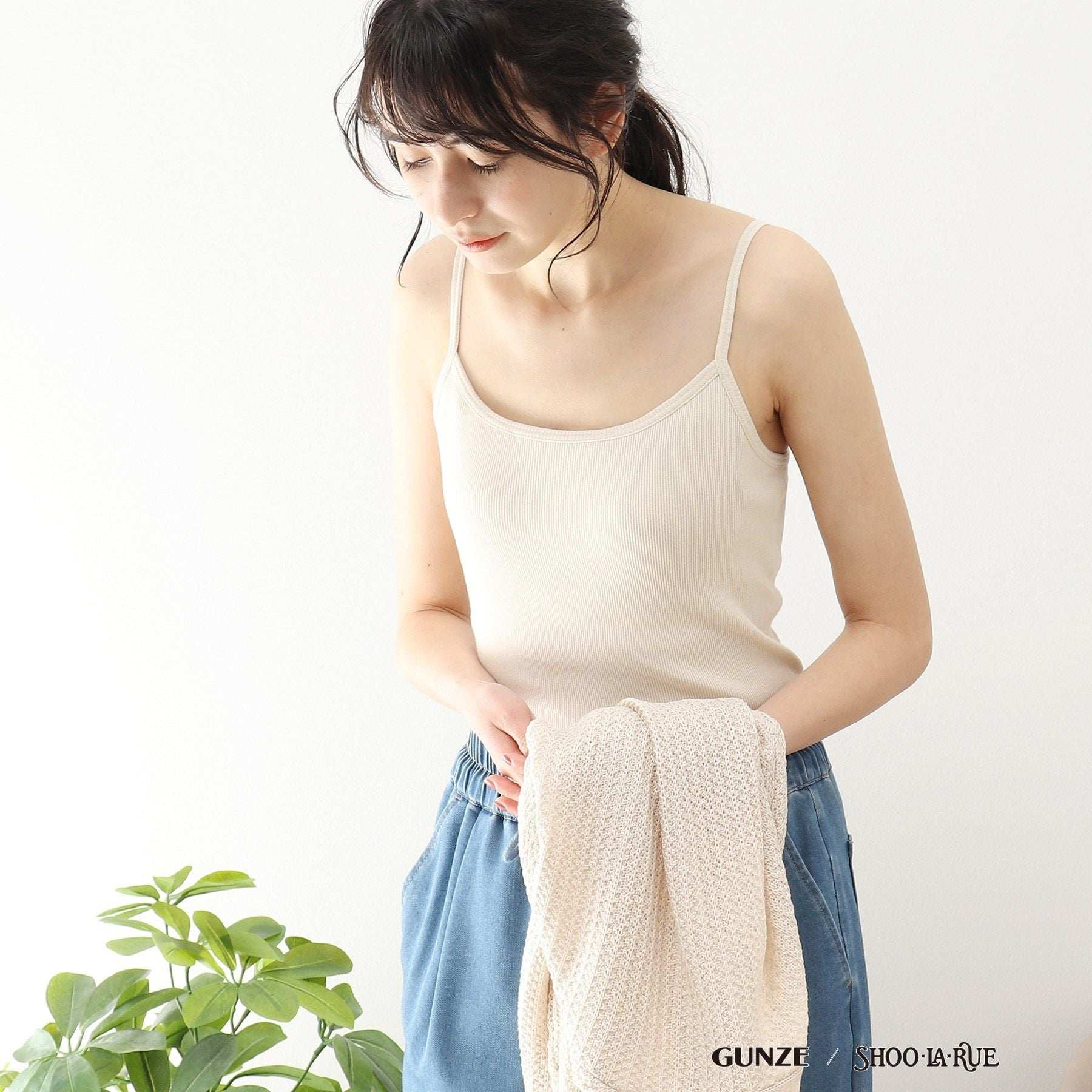 シューラルー SHOO・LA・RUE【GUNZE】 カップ付きキャミソール,アイボリー(004)