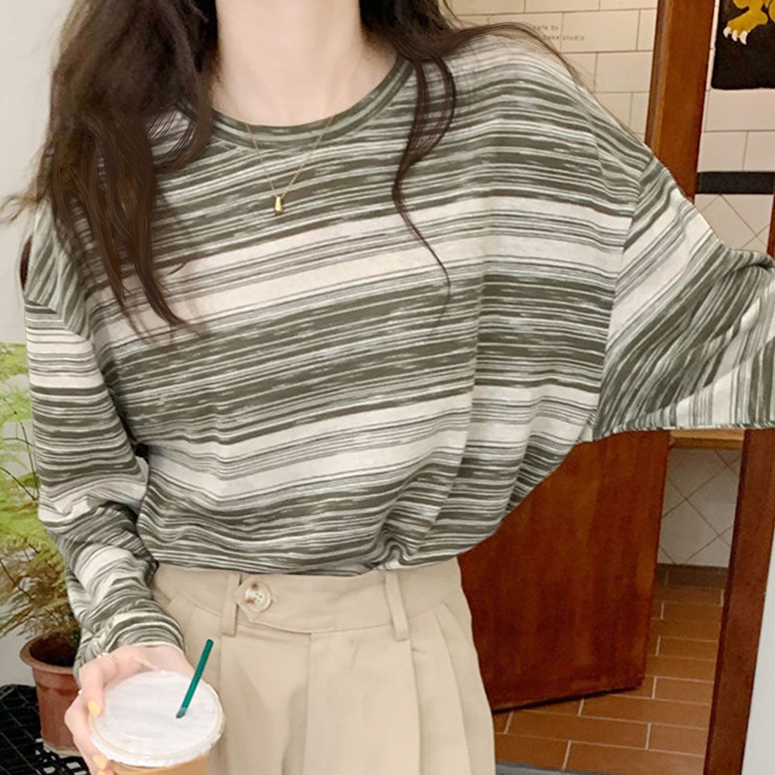 デューリリー Dewlily マルチボーダーTシャツ レディース 10代 20代 30代 韓国ファッション 春 秋 カジュアル 長袖 おしゃれ 可愛い 黒 バイカラー,グリーン