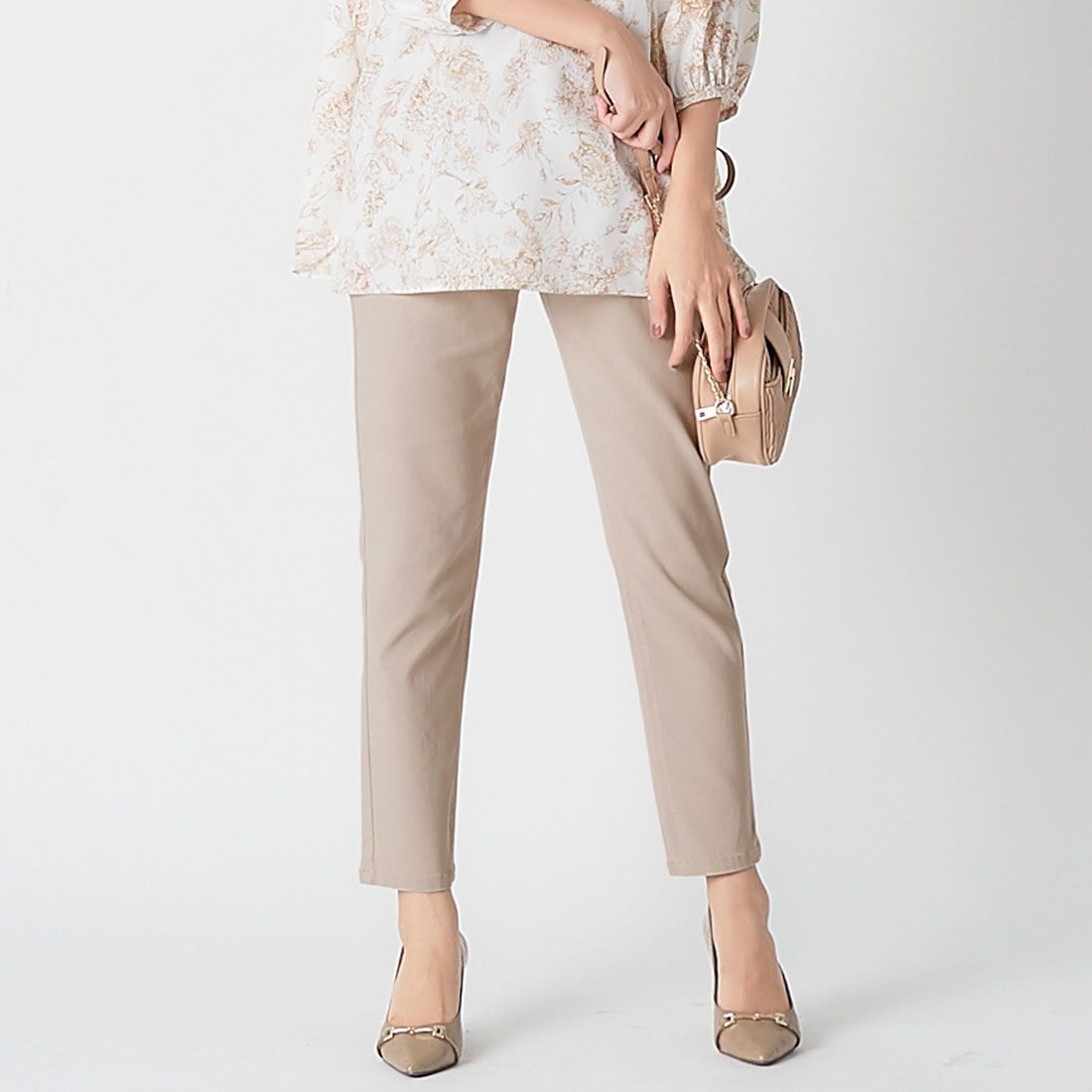 アロッタ Alotta 【3つの機能付】美脚ストレッチテーパードパンツ