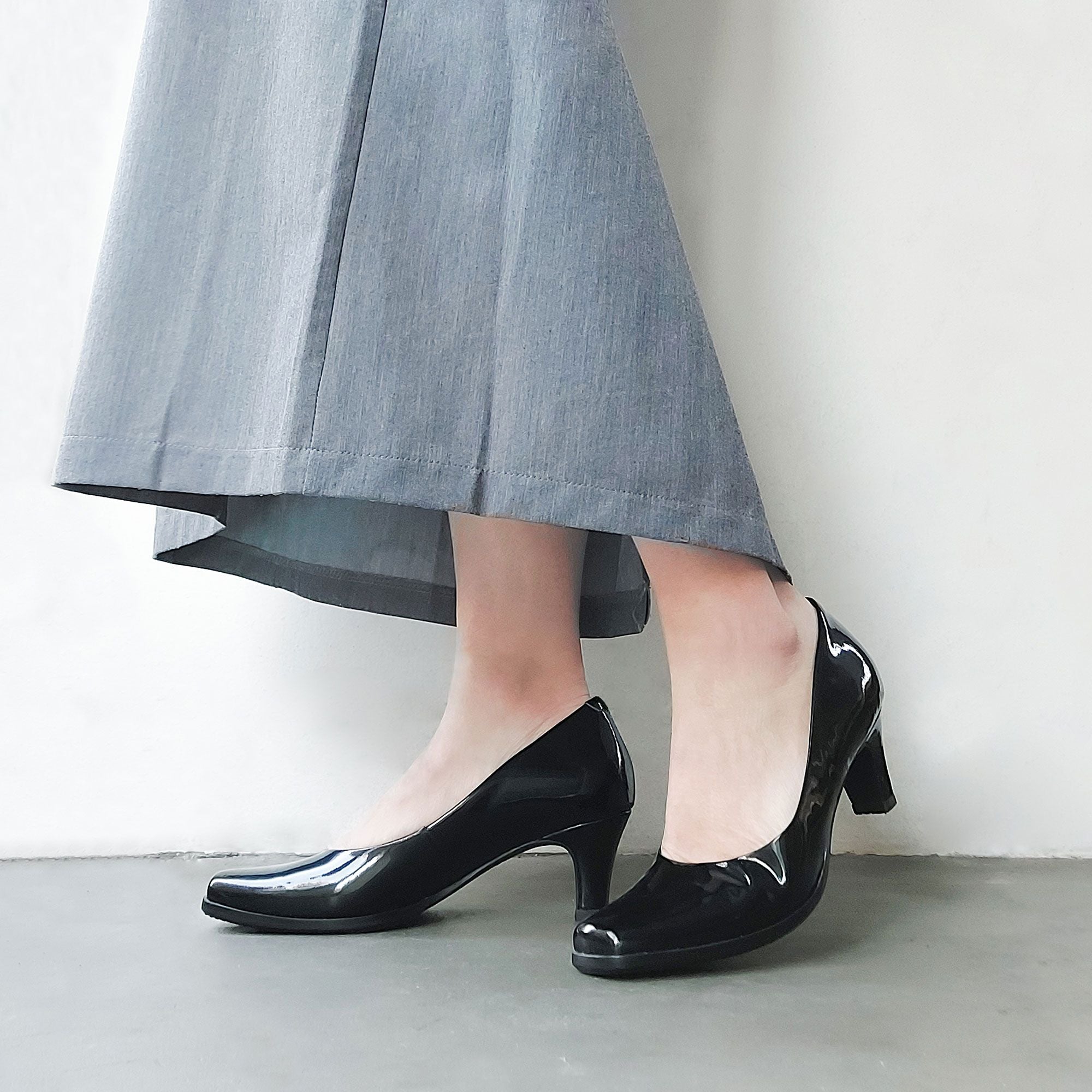 エンチャンテッド enchanted 《CHICSLICK》本革スクエアトゥレインパンプス,ブラックエナメル