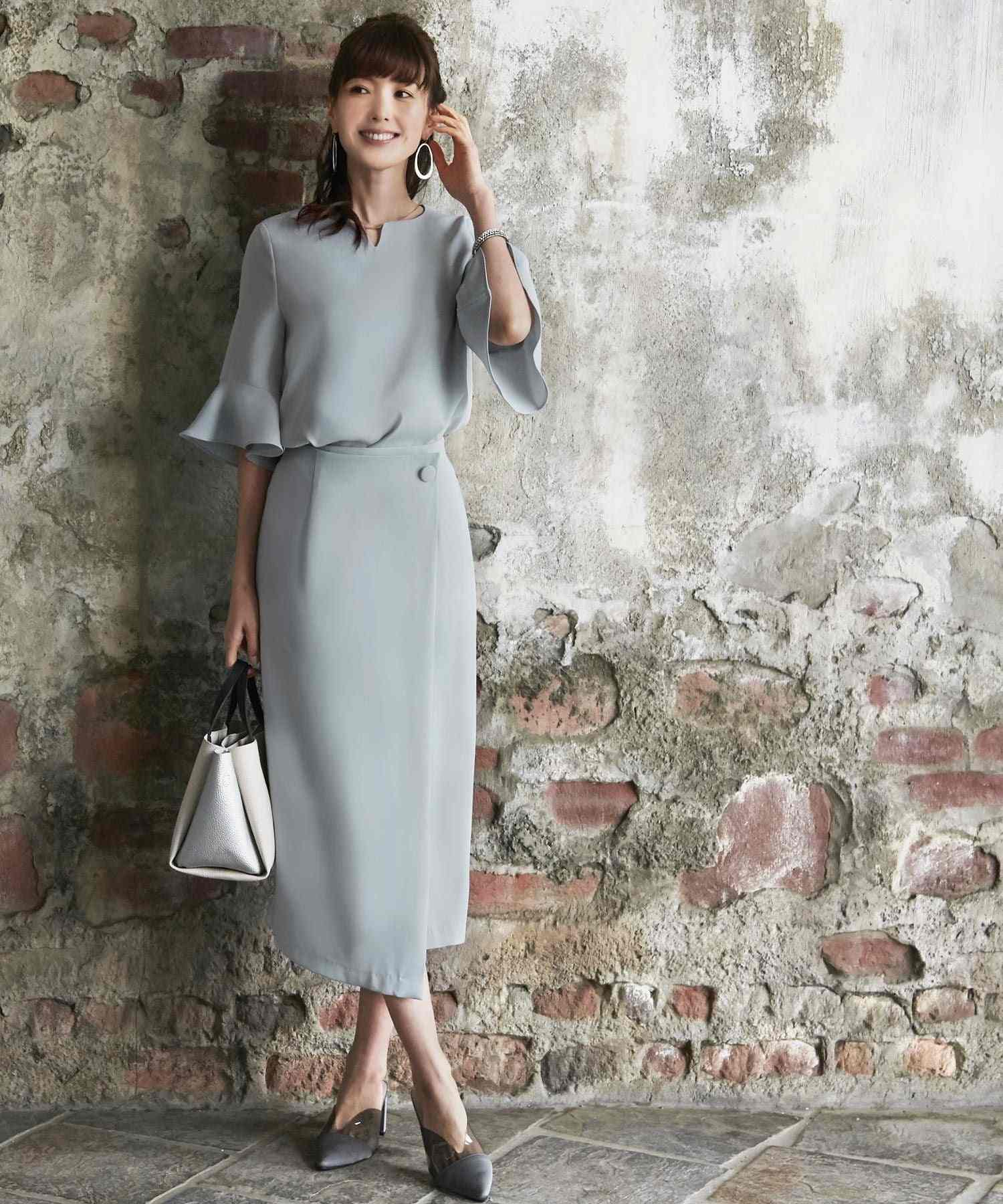 選べる2タイプのTOPS デザインスリーブフレアスカートセットアップ,グレー