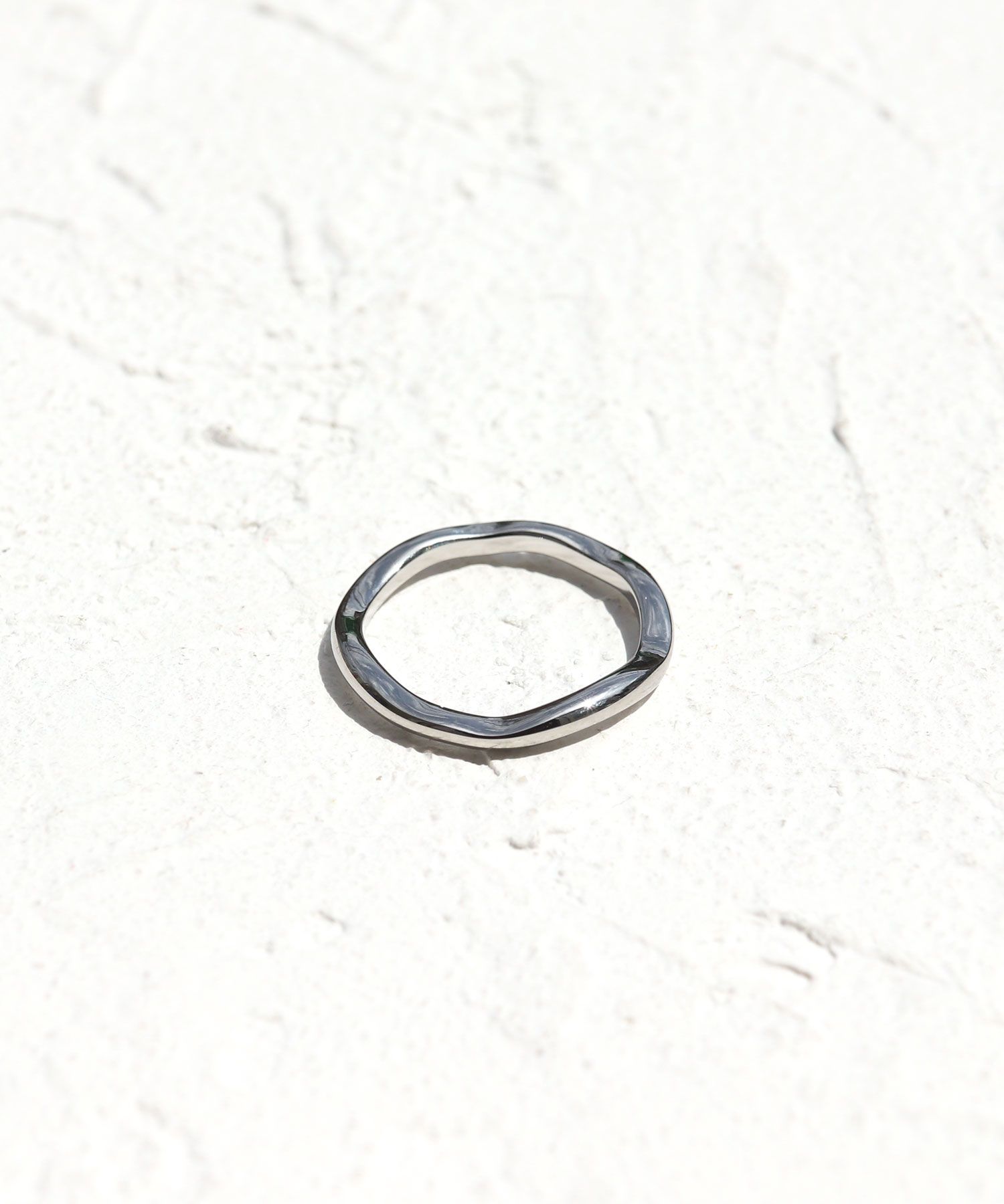 フロージュ florge 金属アレルギー対応 シンプルウェーブステンレスリング 4mm/14号