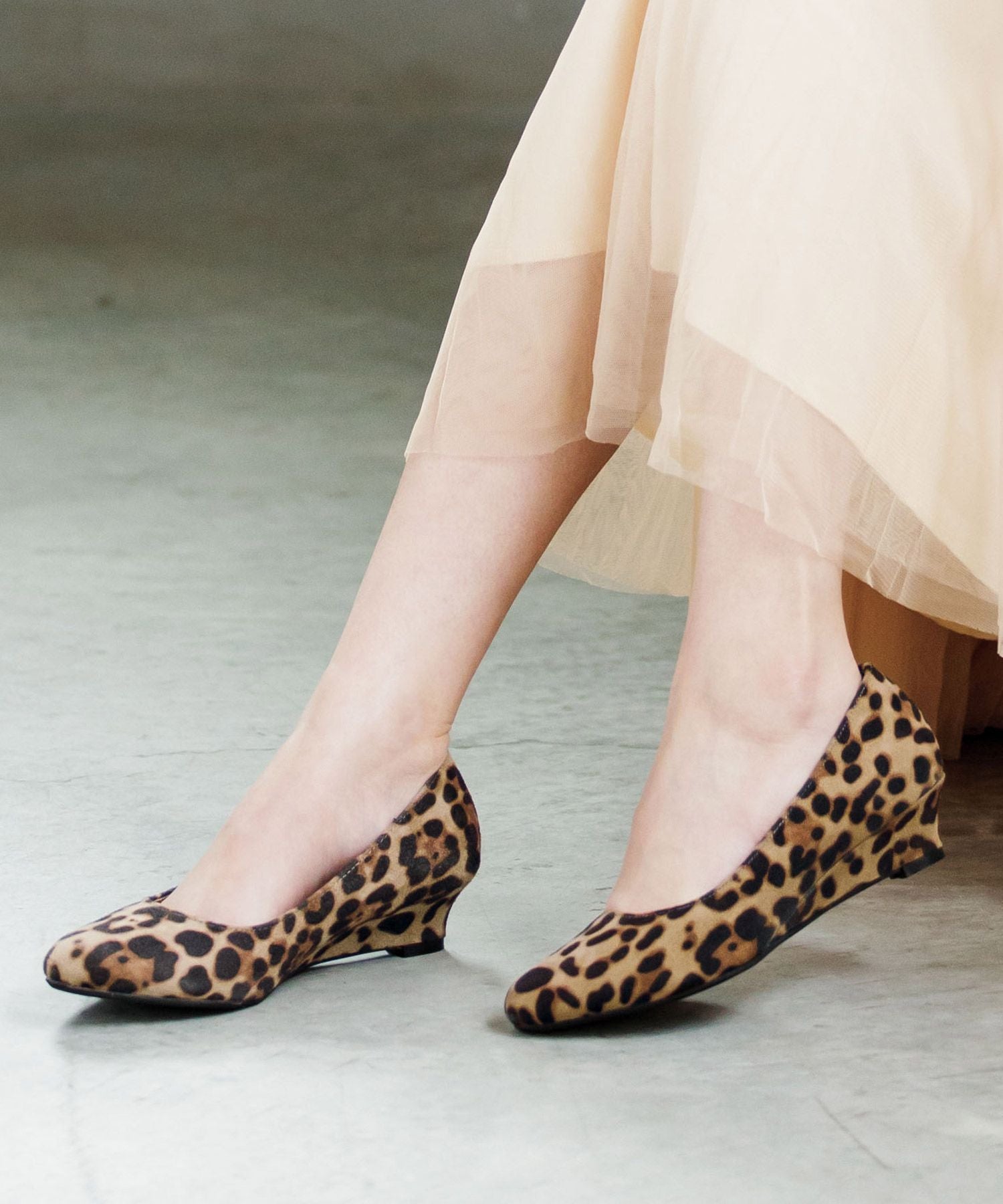 ラナン RANAN 幅広ゆったりアーモンドトゥウェッジパンプス