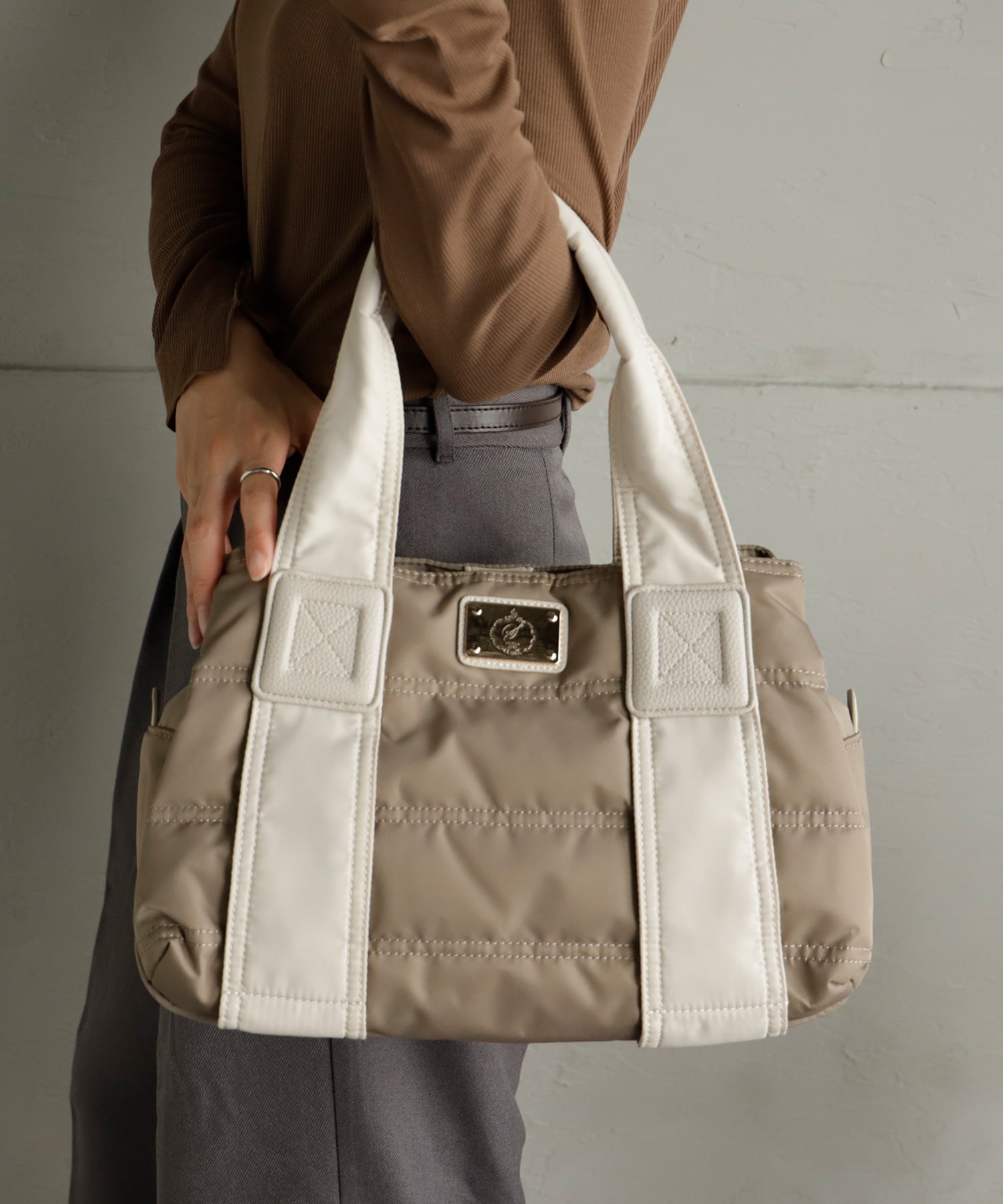 ヴィータフェリーチェ VitaFelice キルティングマザーズバッグ(M) ダウントートバッグ ナイロン(GRAYBEIGE) GRAYBEIGE