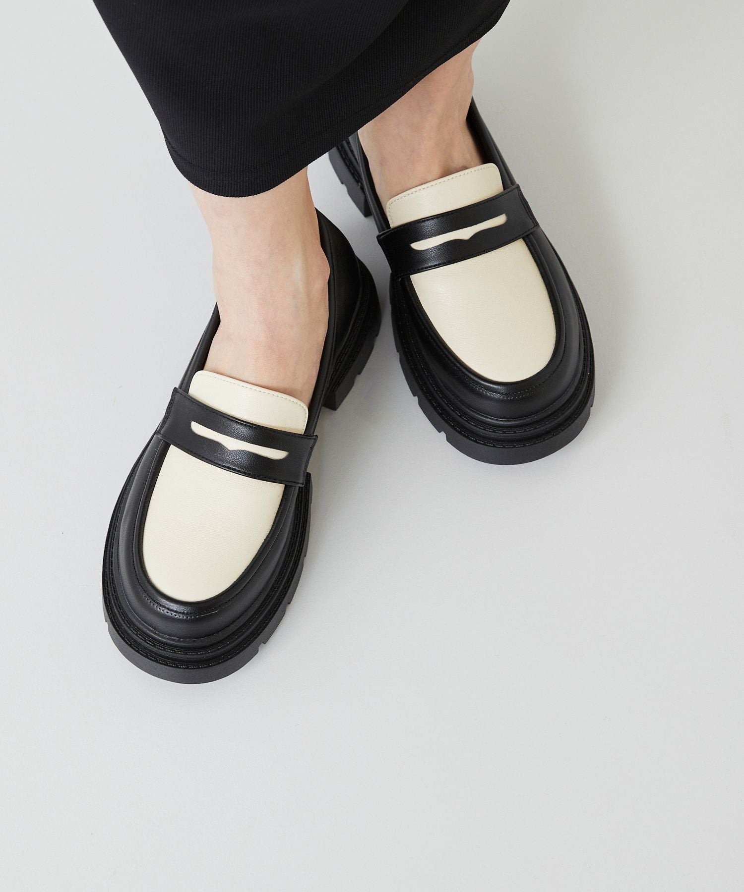 メヌエ Menue 厚底 トラックソール ローファー,1180ブラックxホワイトPU