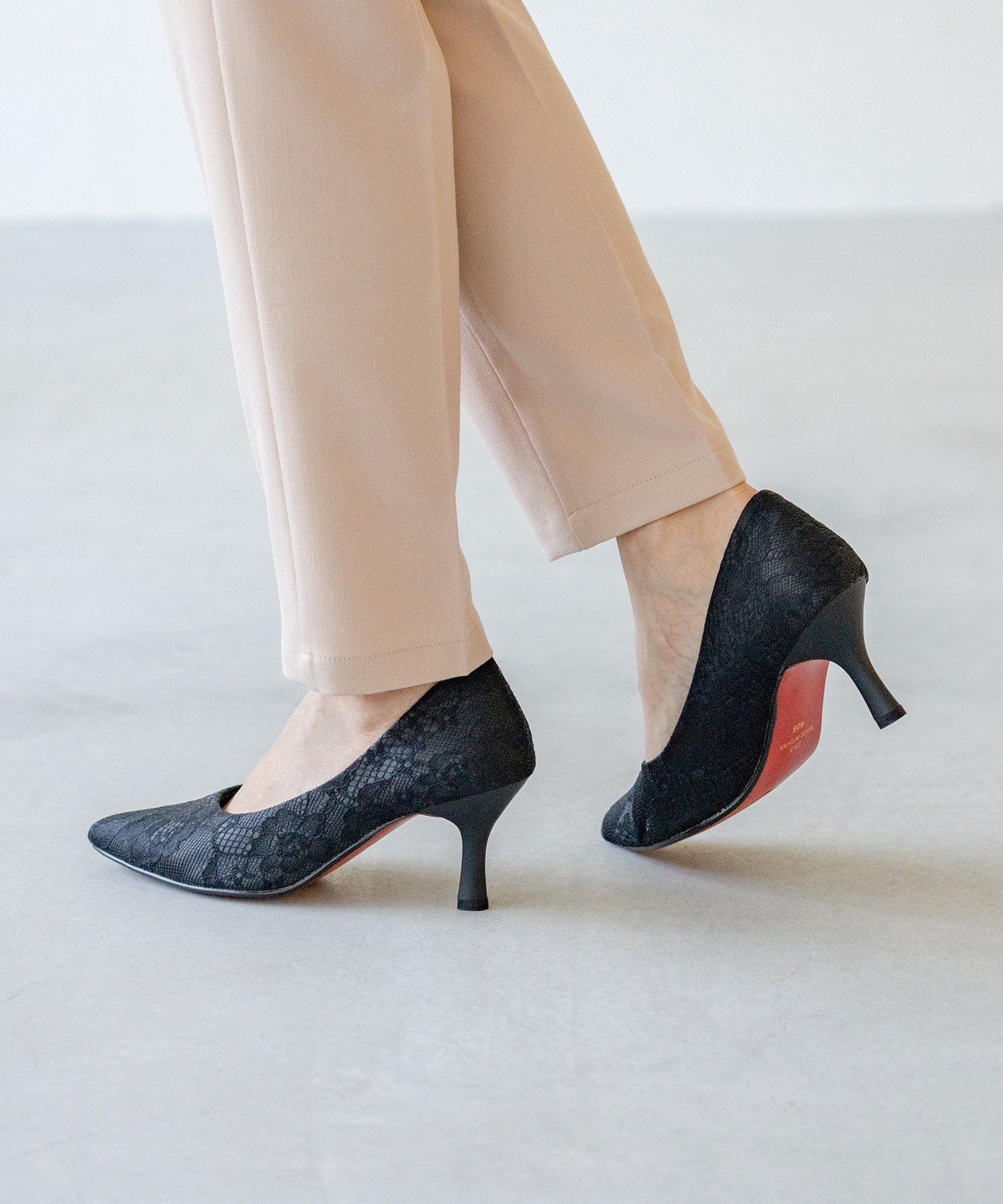 メヌエ Menue ふわっふわの履き心地 ポインテッドトゥ パンプス (4207ブラックレースレッドソールCL) 4207ブラックレースレッドソールCL