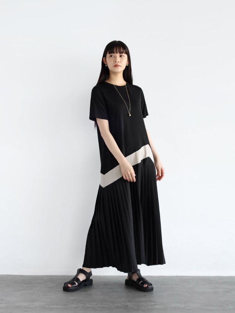 RADIATE Hem Pleats Line Design Dress