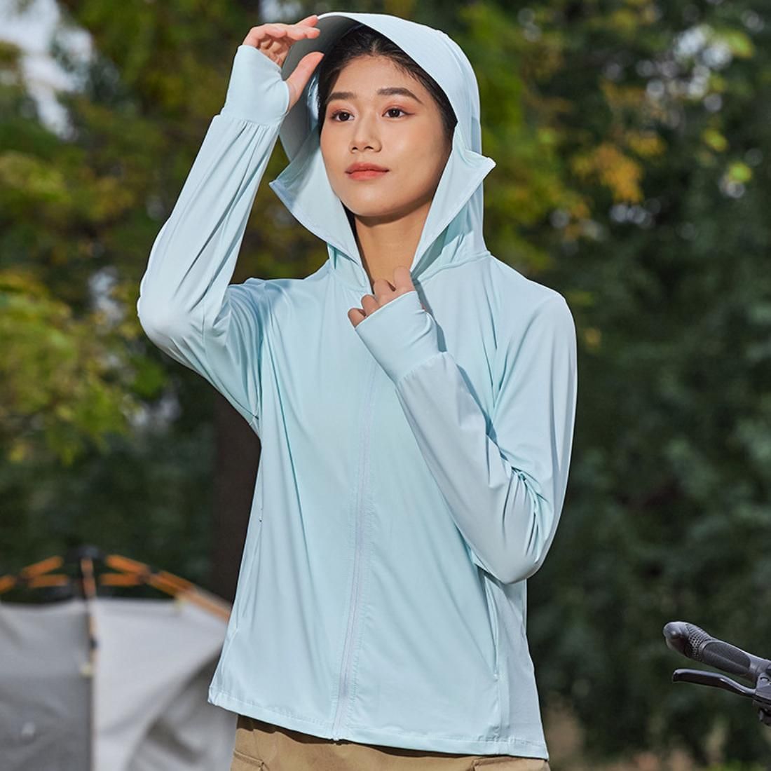 メゾンドラティール maison de LATIR 手から首元までしっかりまもってくれる指穴つきUVカットパーカー,ブルー