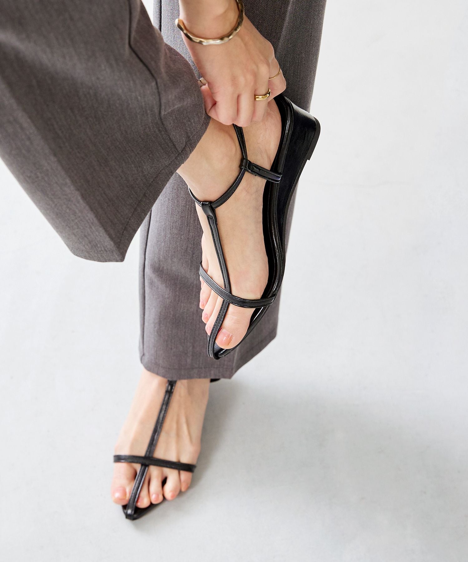 メヌエ Menue Tストラップ ウェッジヒール サンダル