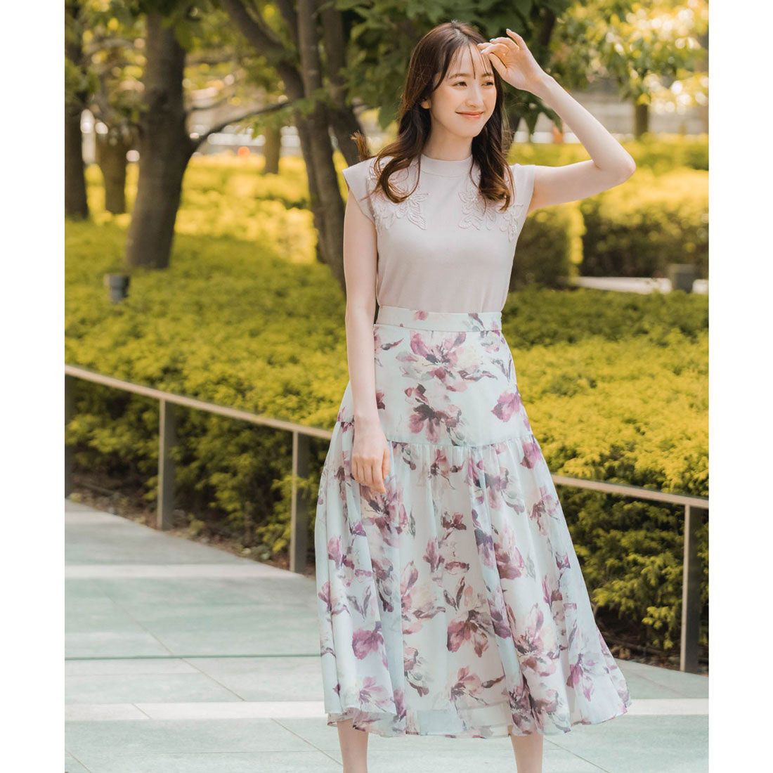 ノエラ Noela ぼかし花柄シャイニースカート