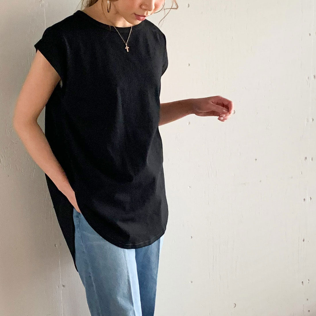 ジュノア JUNOAH バックボタンチュニックカットソー (ブラック) ブラック