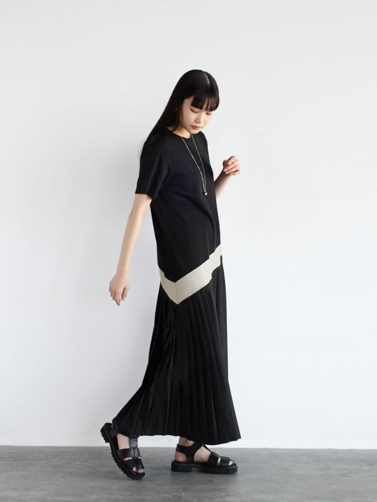 RADIATE Hem Pleats Line Design Dress