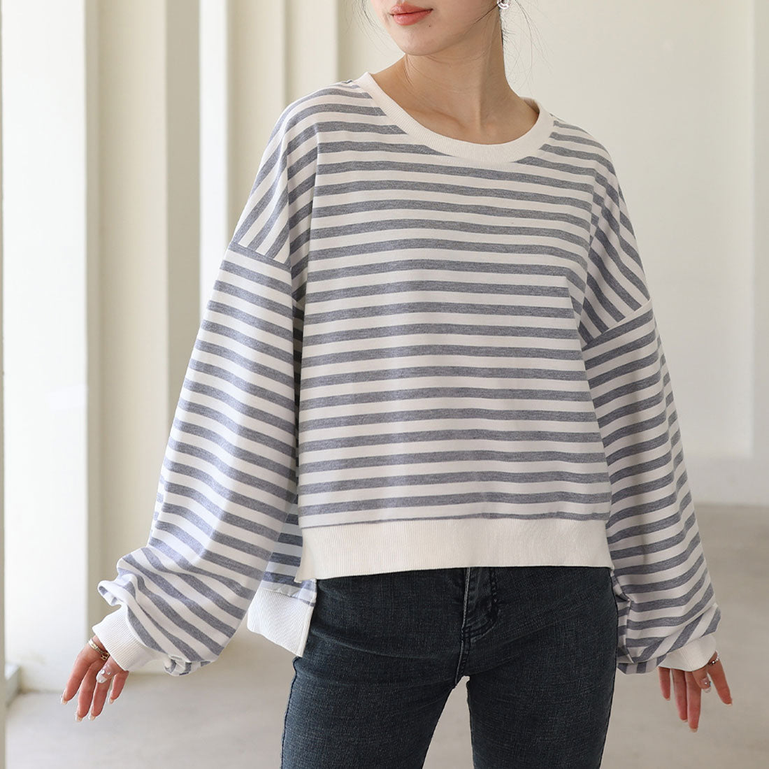 アミュレット Amulet ストライプトップス ルーズオーバー シルエット コットン ブレンドバルーンスリーブ ボーダープルオーバー (ブラック) ブラック