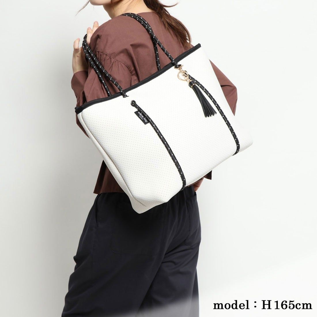 シェリル マリー CHERYL MARIE A4 ネオプレーン ショルダーバッグ ファスナー式