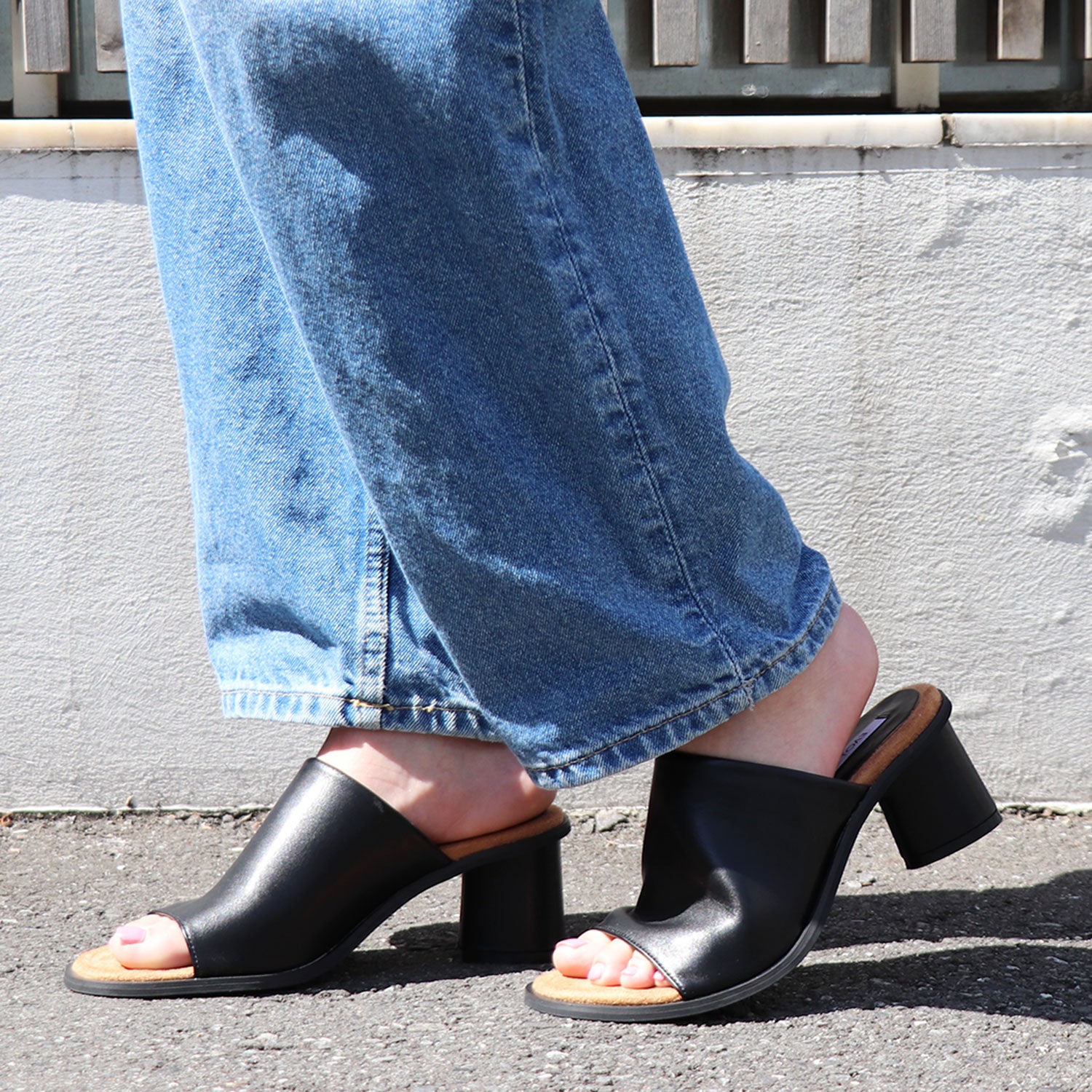 【EVOL/イーボル】 ラウンド6cmヒールサンダル IU5134 (ブラック) ブラック