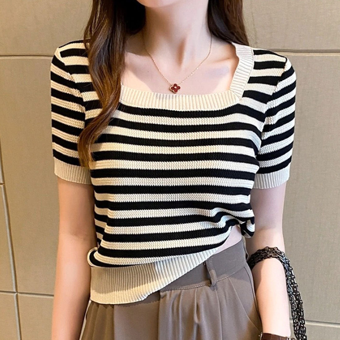 デューリリー Dewlily ボーダーサマーニット 韓国ファッション 10代 20代 30代 スクエアネック カジュアル ボーダーデザイン コンパクト 豊富なカラーバリエーション (ブラック) ブラック