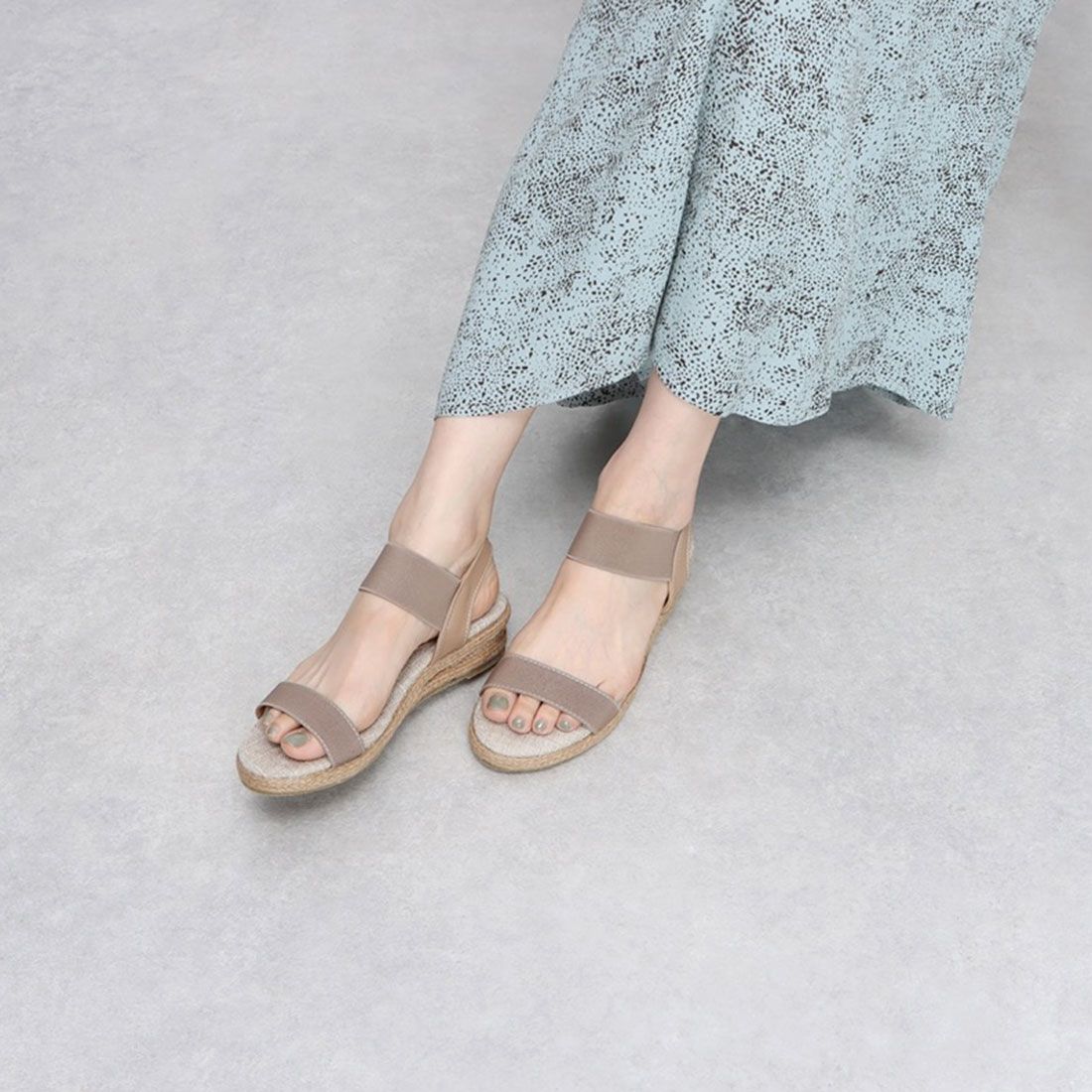 メヌエ Menue ローヒールウェッジゴムサンダル