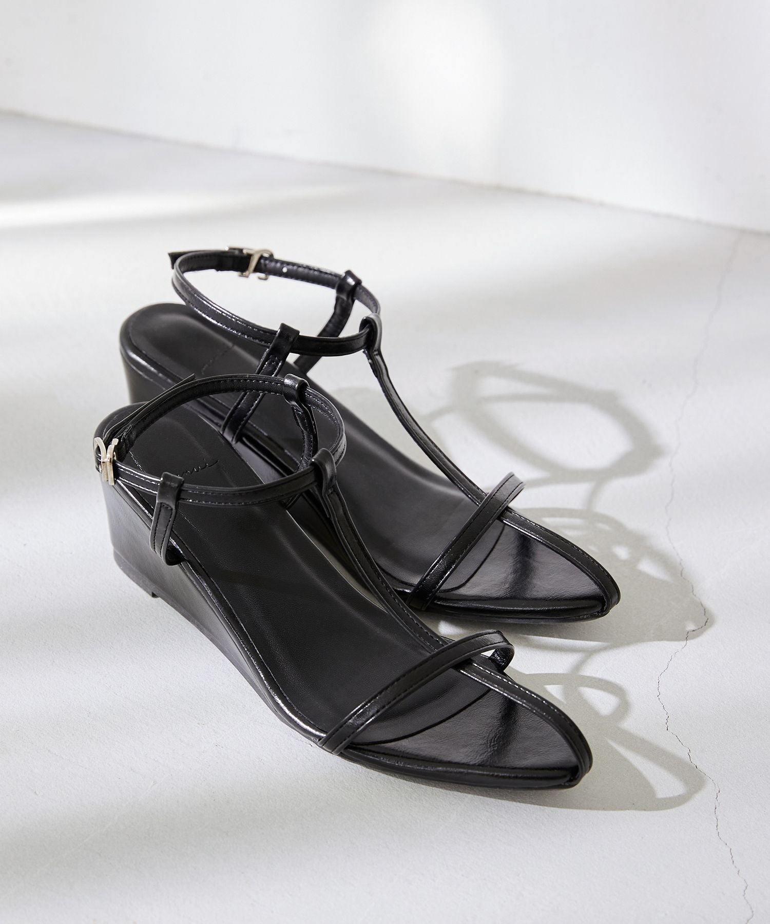 メヌエ Menue Tストラップ ウェッジヒール サンダル