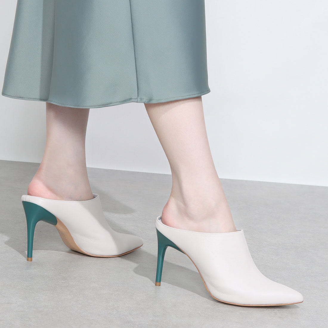 セヴン トゥエルヴ サーティ SEVEN TWELVE THIRTY ポインテッドカバードミュール (オークヌバック) オークヌバック