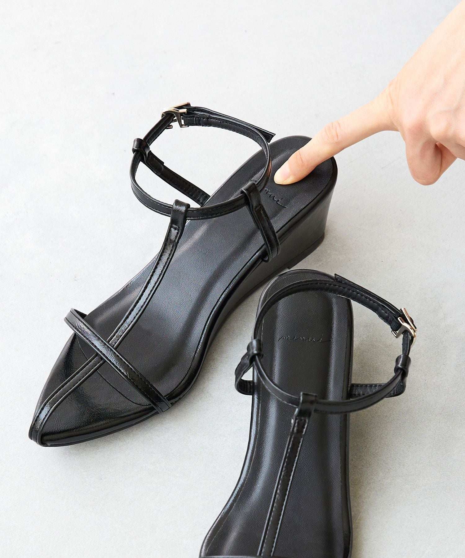 メヌエ Menue Tストラップ ウェッジヒール サンダル