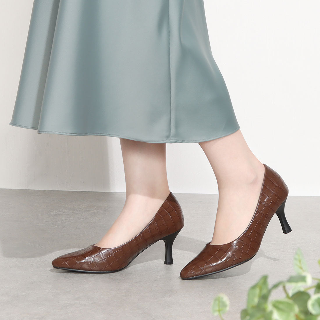 メヌエ Menue ふわっふわの履き心地 ポインテッドトゥ パンプス (3076グレイッシュネイビーSD) 3076グレイッシュネイビーSD