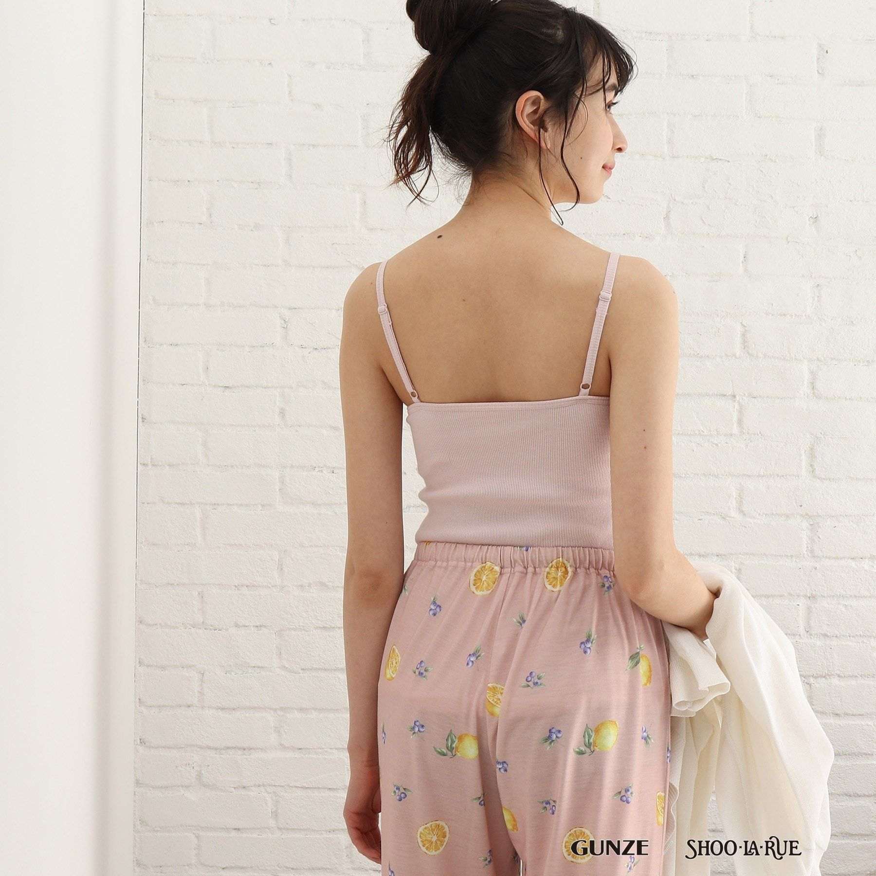 シューラルー SHOO・LA・RUE【GUNZE】 カップ付きキャミソール