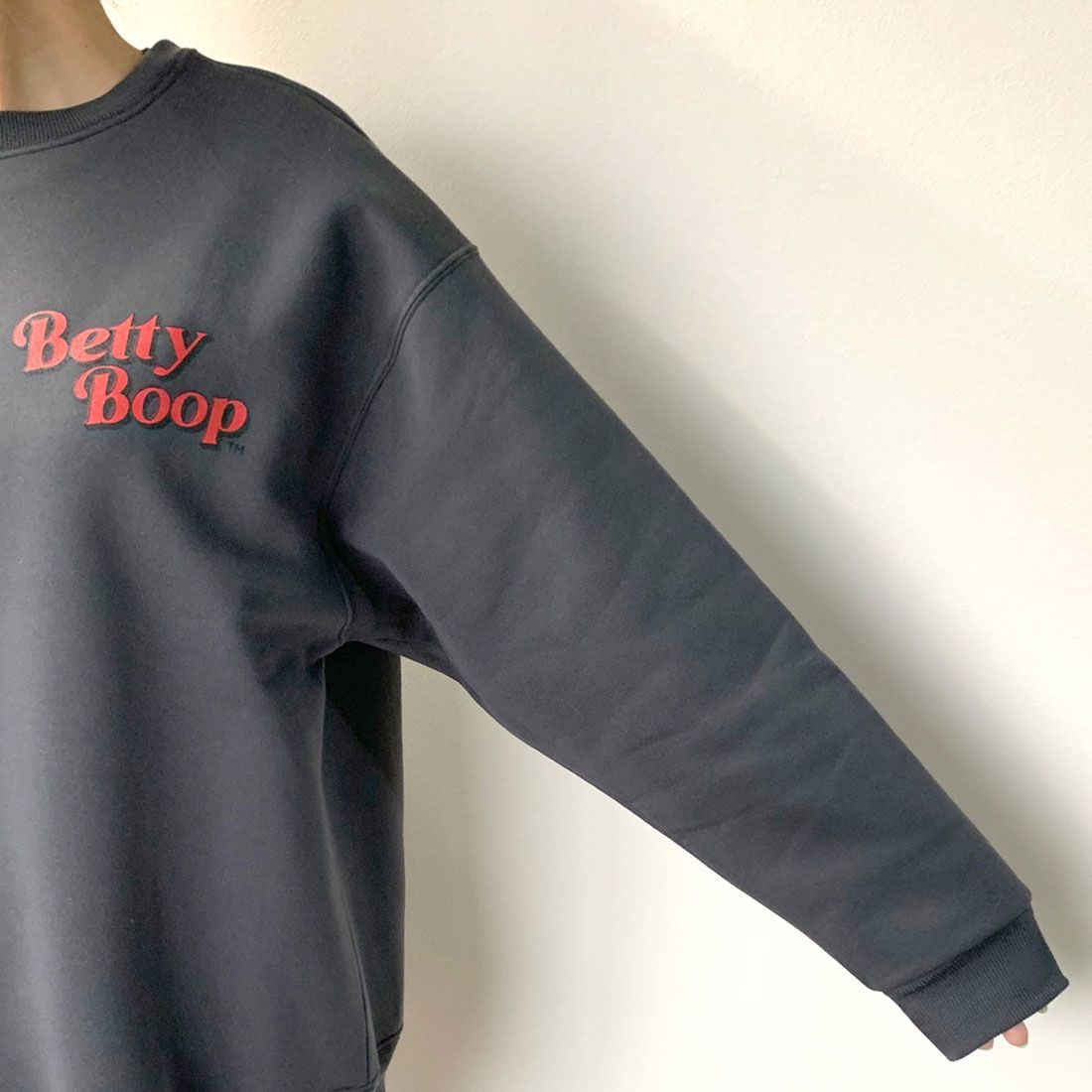 ノンヘッジ non-hedge BETTYプリント裏起毛プルオーバー