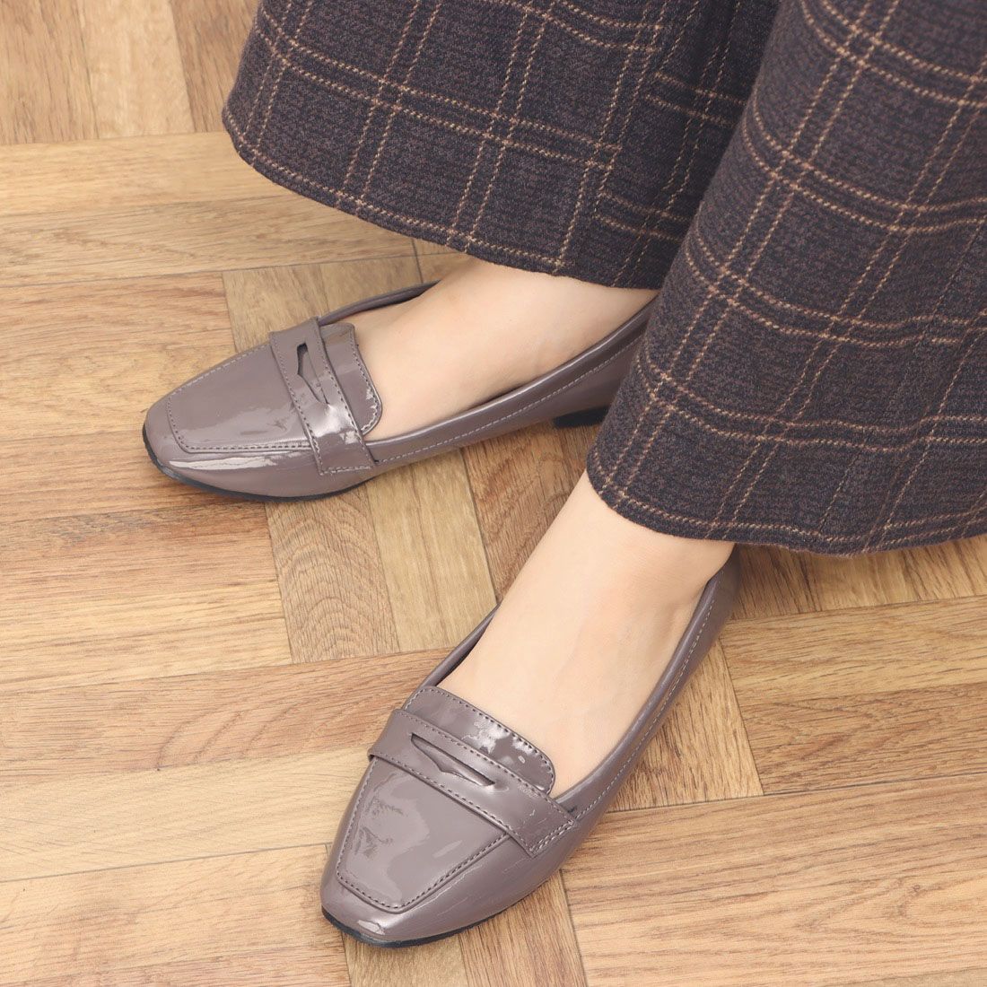 グランドフルール grandfleur 【晴雨兼用】スクエアトゥのローファーパンプス