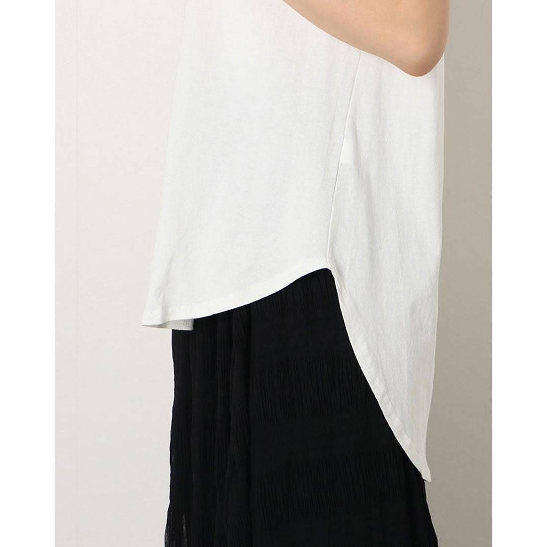 ジュノア JUNOAH バックボタンチュニックカットソー (ブラック) ブラック