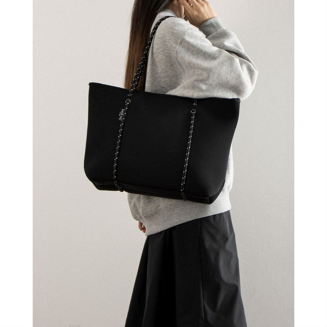 シェリル マリー CHERYL MARIE A4 ネオプレーン ショルダーバッグ ファスナー式