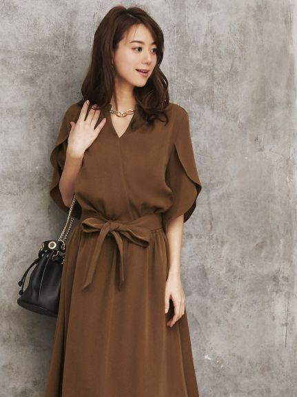 選べる2タイプのTOPS デザインスリーブフレアスカートセットアップ