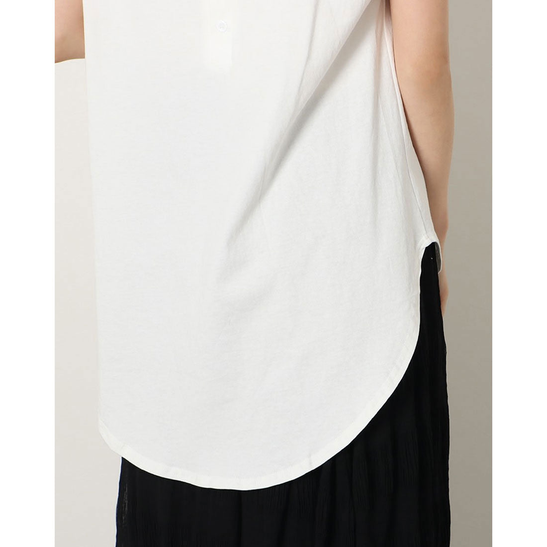 ジュノア JUNOAH バックボタンチュニックカットソー (ブラック) ブラック