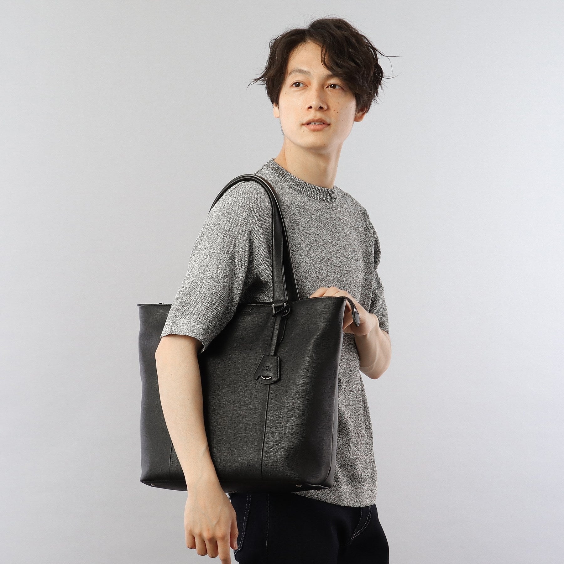 タケオキクチ TAKEO KIKUCHI スマート モノトーントートバッグ (ネイビー) ネイビー(093)