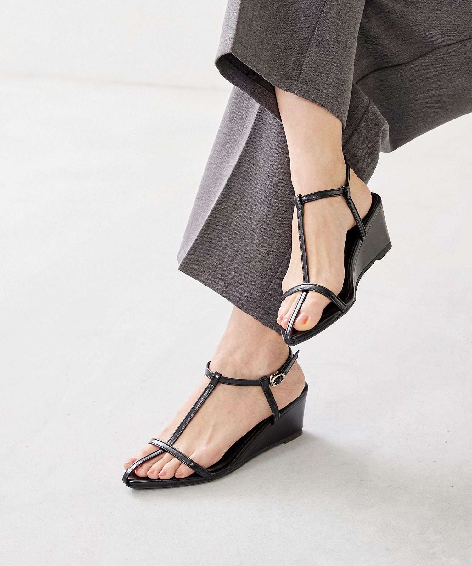 メヌエ Menue Tストラップ ウェッジヒール サンダル