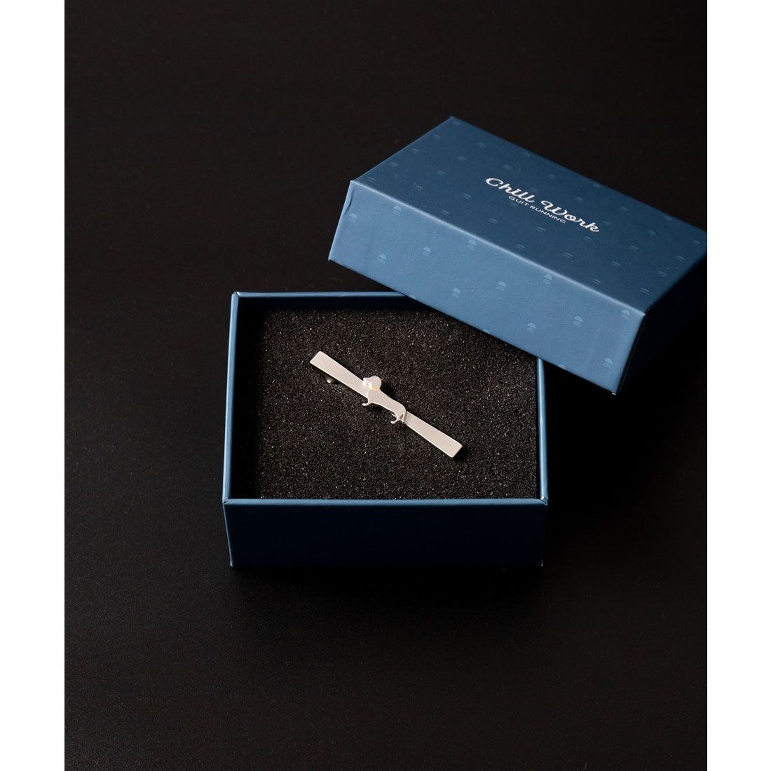 チルワーク バイ クイト ランニング CHILLWORK by Quit Running 犬デザイン ネクタイピン 英国ブランド 専用ギフトボックス付き