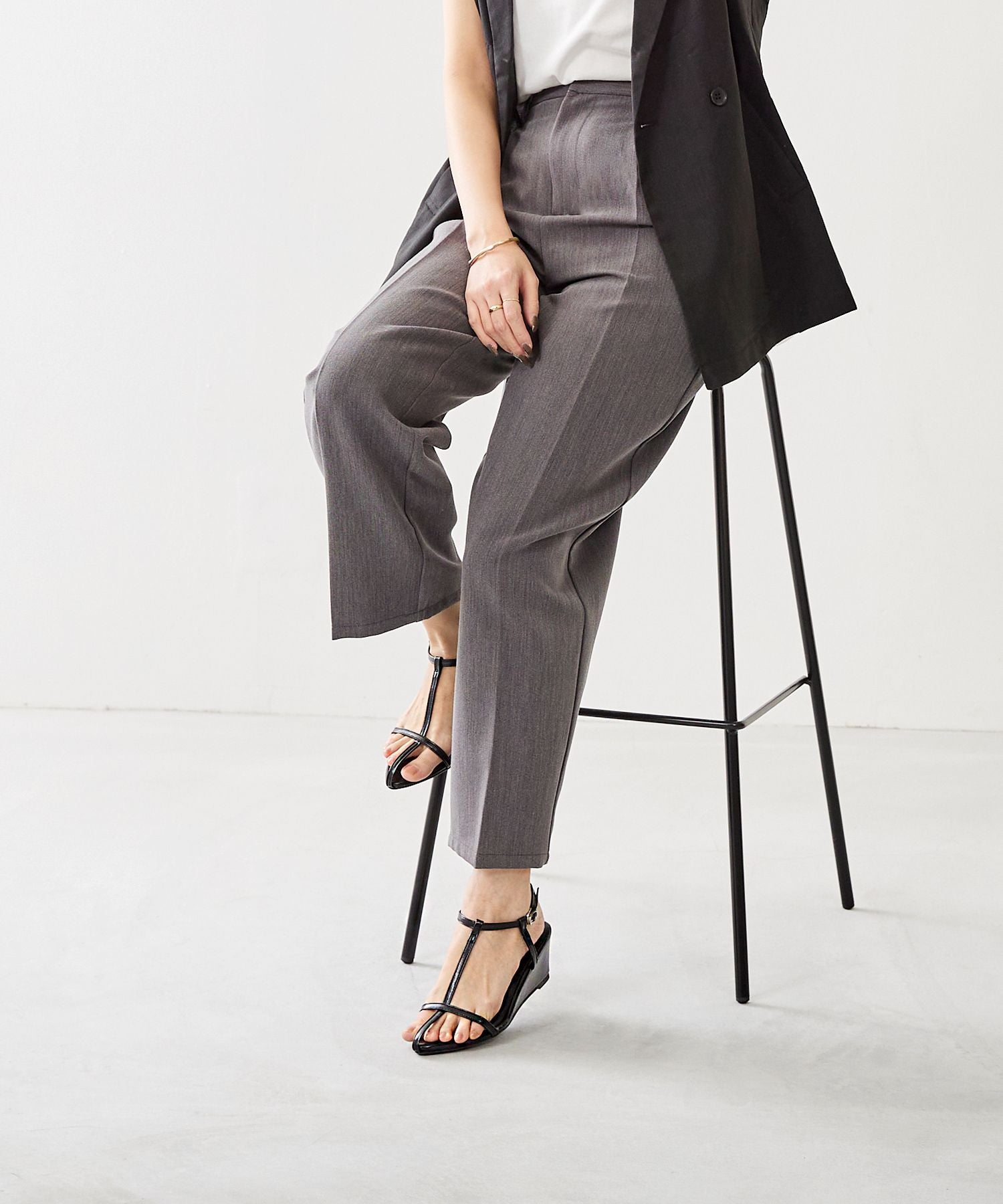 メヌエ Menue Tストラップ ウェッジヒール サンダル