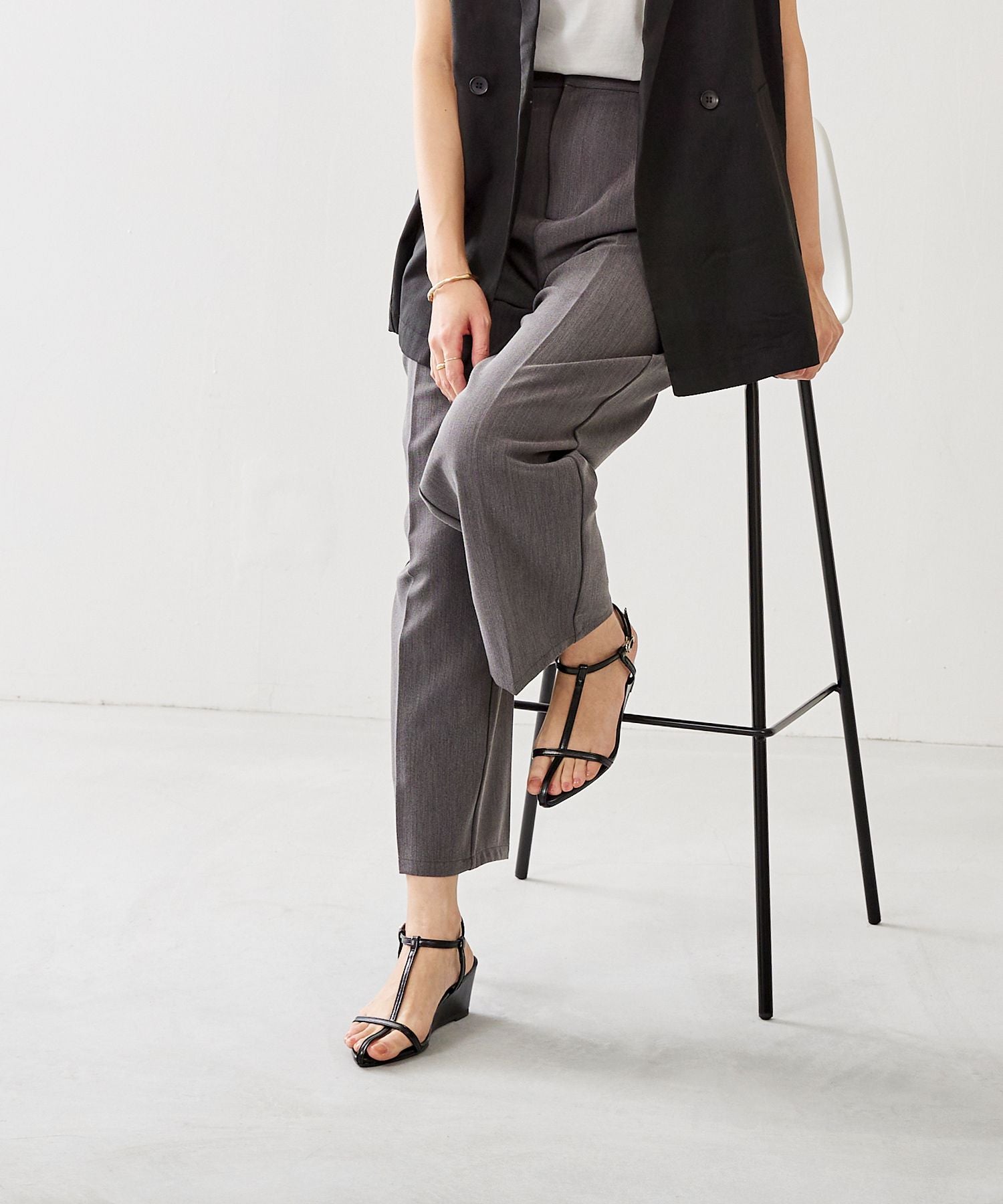 メヌエ Menue Tストラップ ウェッジヒール サンダル