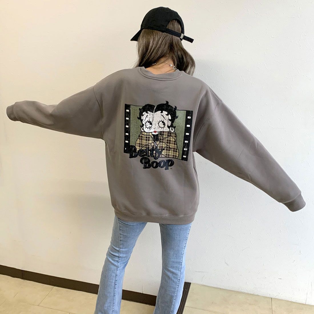 ノンヘッジ non-hedge BETTYプリント裏起毛プルオーバー