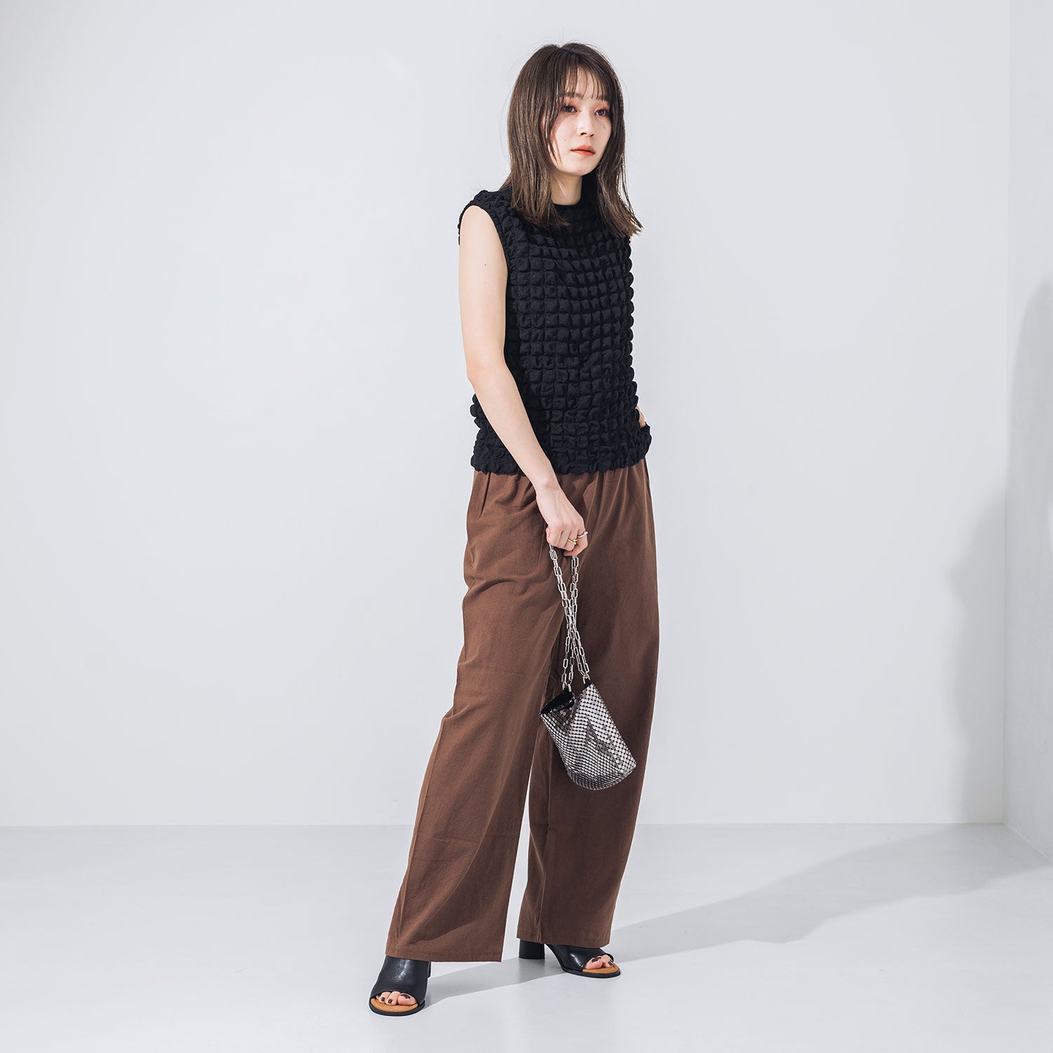 【EVOL/イーボル】 ラウンド6cmヒールサンダル IU5134 (ブラック) ブラック