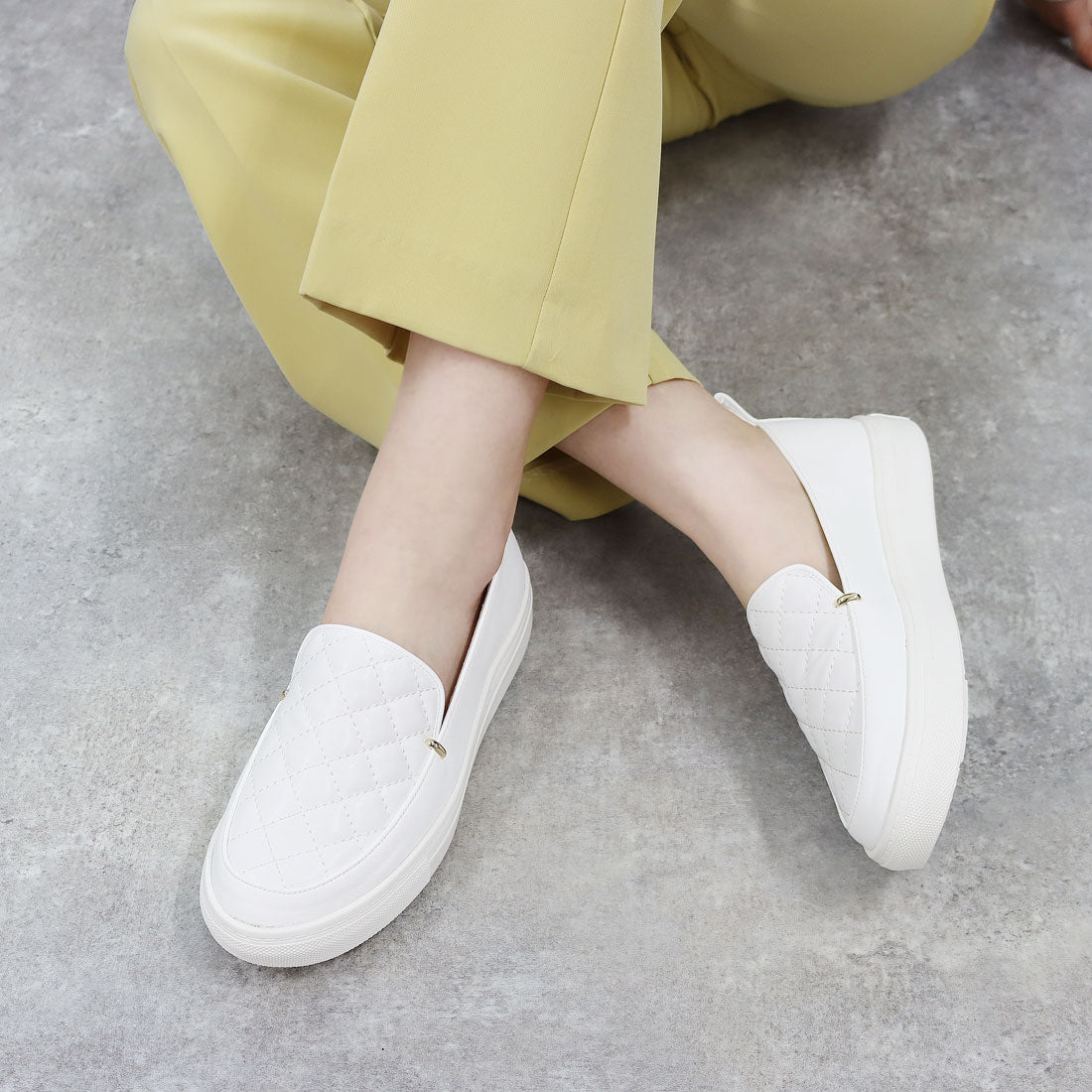 【light】Microscopium/ミクロスコピウム(White)キルティングスリッポン WHT