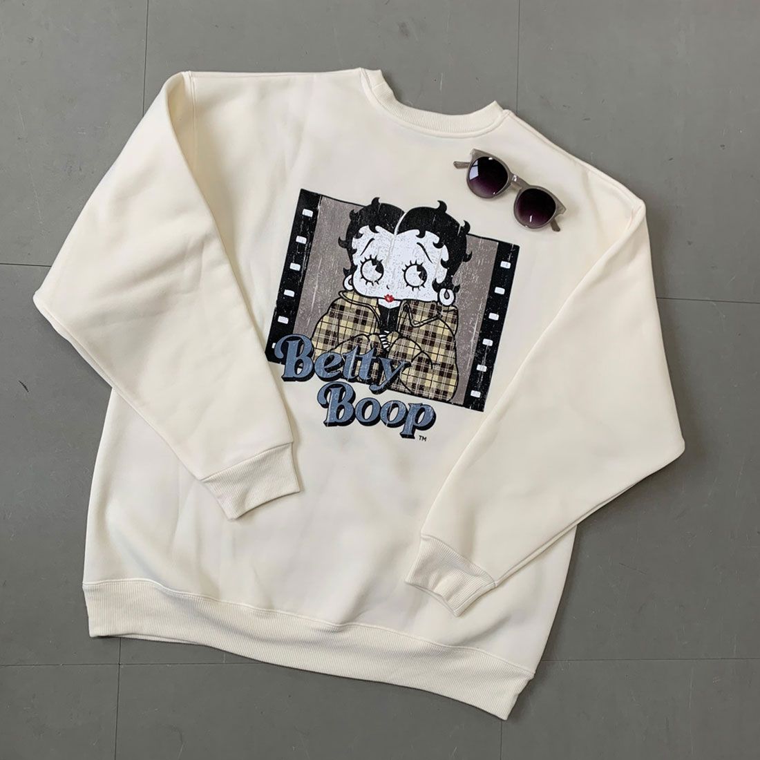 ノンヘッジ non-hedge BETTYプリント裏起毛プルオーバー