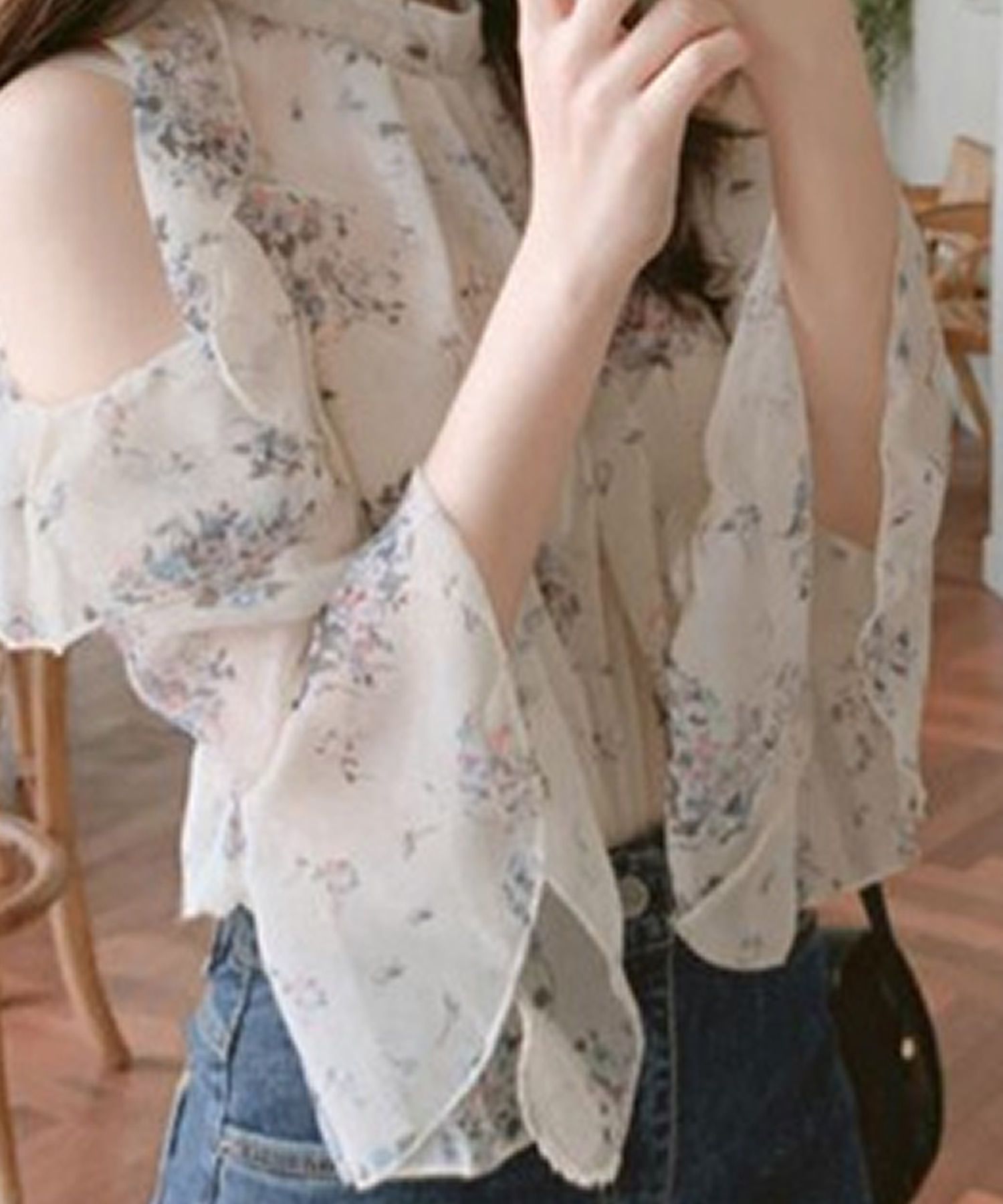 グランディール Grandeir オープンショルダー小花柄シフォンブラウス