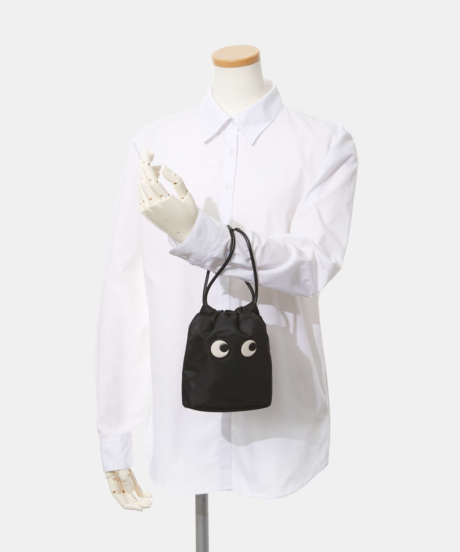 アニヤハインドマーチ Anya Hindmarch 5050925 193566 Drawstring Pouch Eyes in ECONYL regenerated Nylon レディース アイズ ドローストリング コスメポーチ