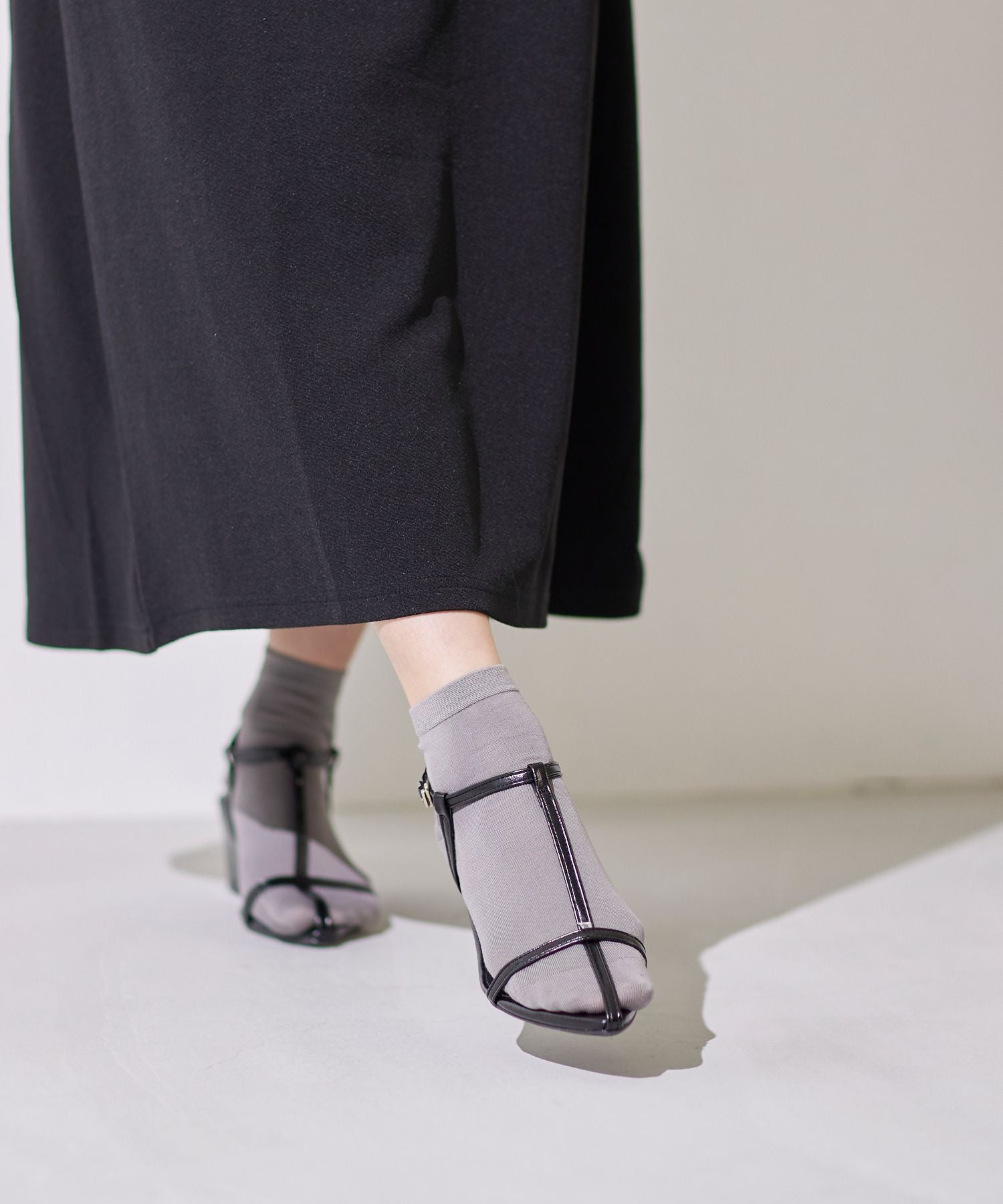 メヌエ Menue Tストラップ ウェッジヒール サンダル