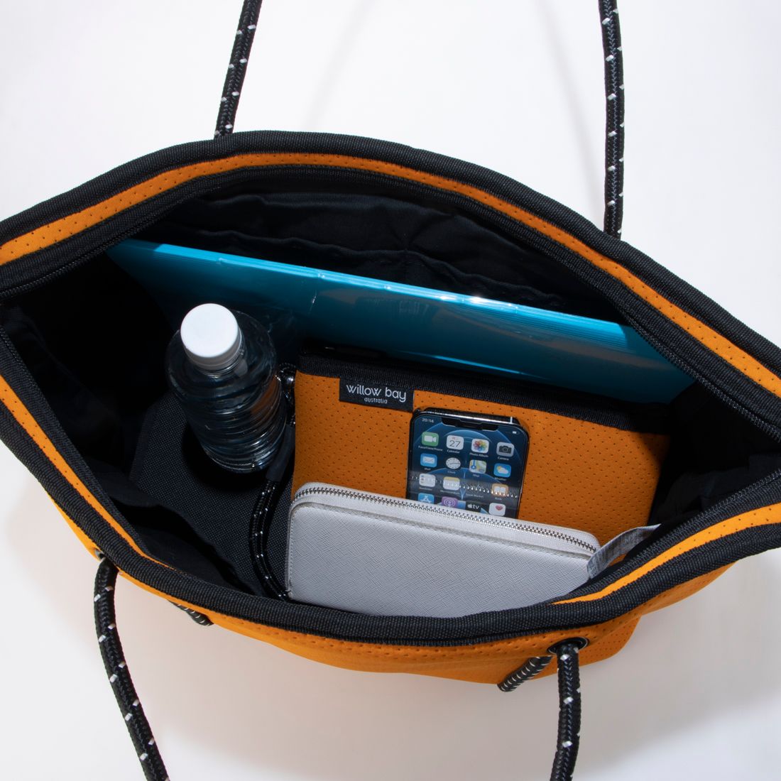 シェリル マリー CHERYL MARIE A4 ネオプレーン ショルダーバッグ ファスナー式