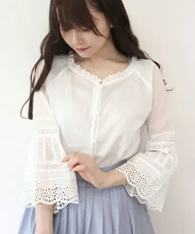大人フェミニン｜パンチングレースベルスリーブトップス